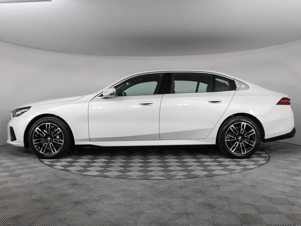 BMW 5 серия 2025 — миниатюра 3