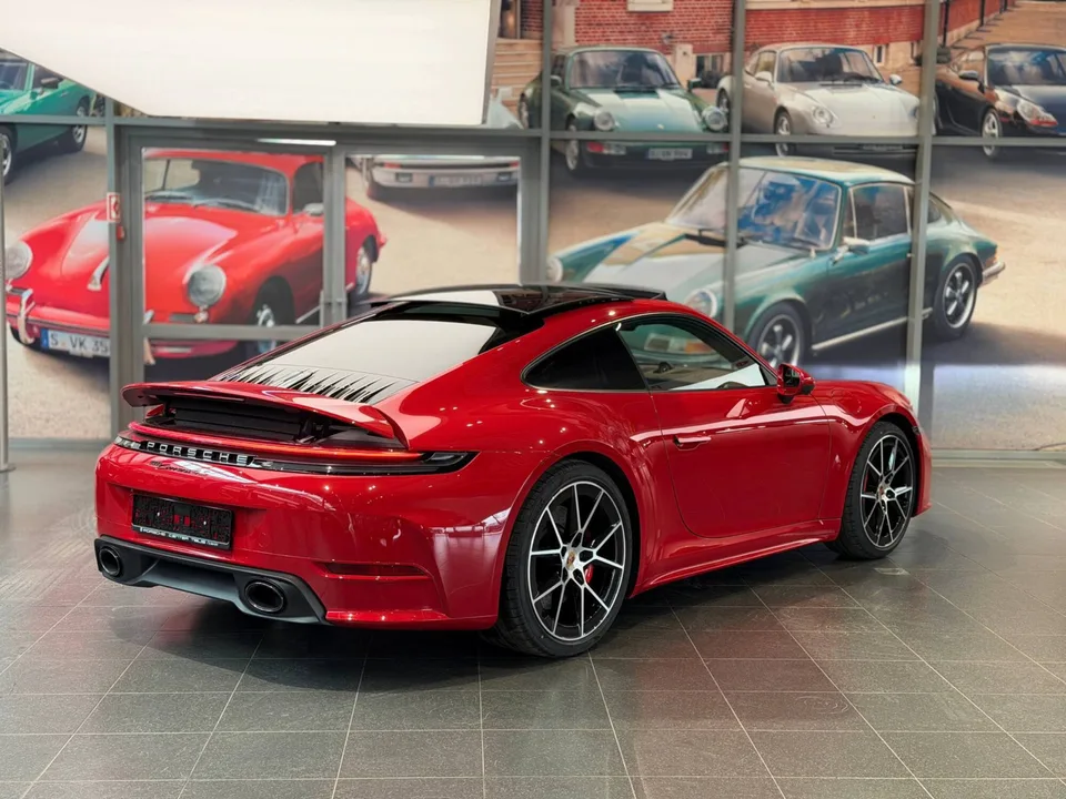 Porsche 911 2026 — миниатюра 3