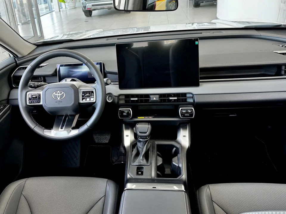 Toyota RAV4 2025 — миниатюра 2