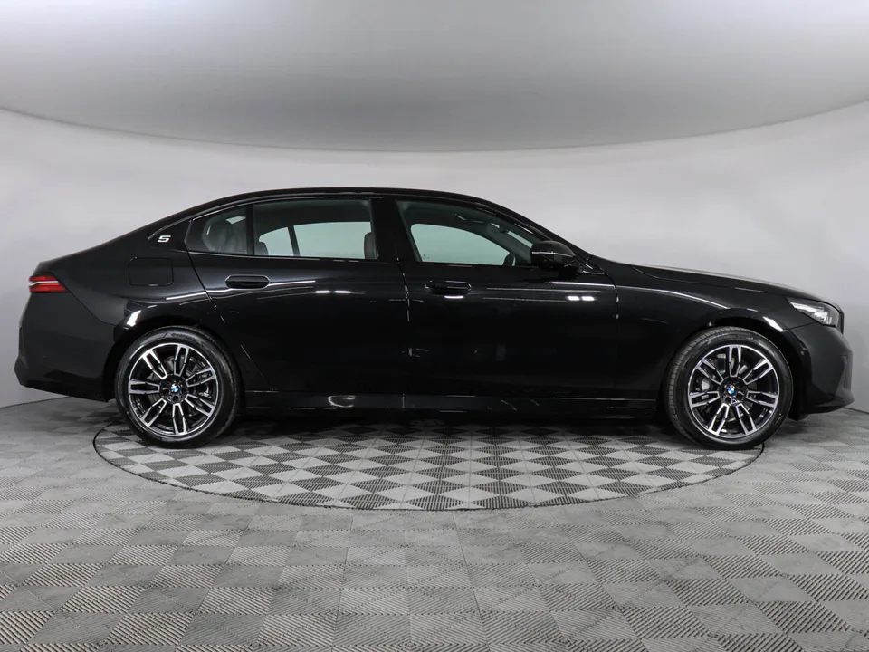 BMW 5 Series 2025 — миниатюра 4