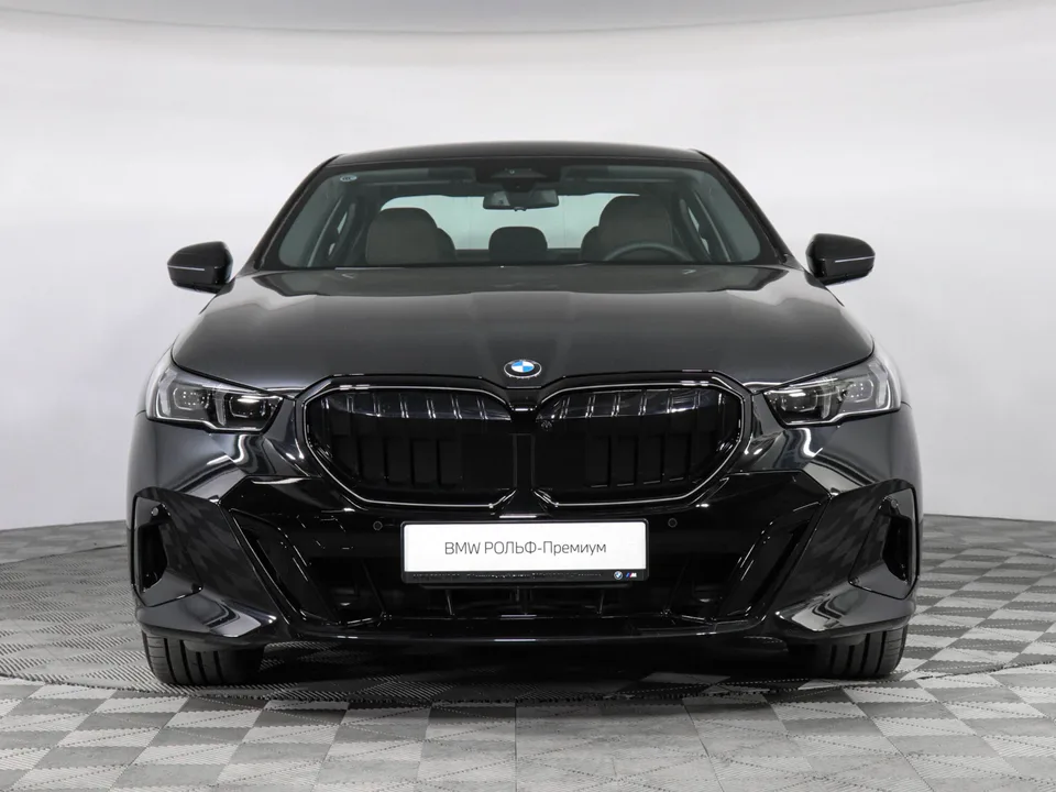 BMW 5 серия 2025 — фото 1, купить с доставкой в Москву