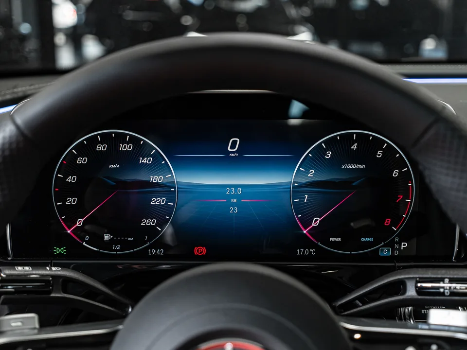 Mercedes-Benz E-Class 2025 — миниатюра 5