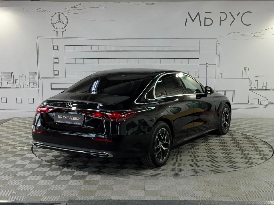 Mercedes-Benz E-Class 2025 — миниатюра 3