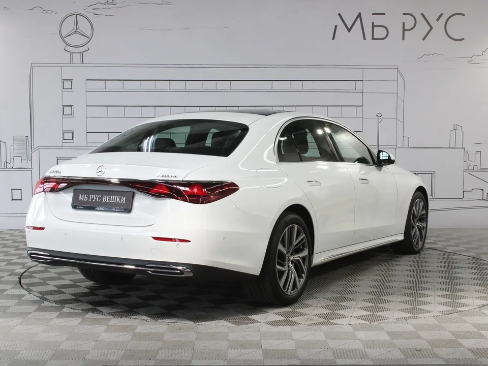 Mercedes-Benz E-Class 2024 — миниатюра 3