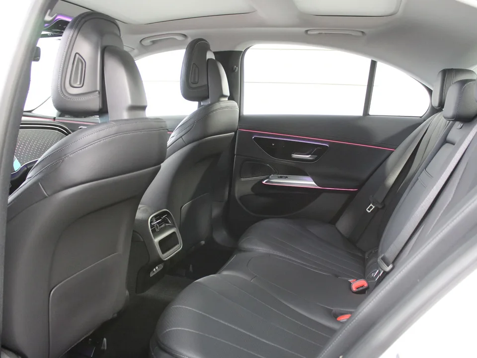 Mercedes-Benz E-Class 2024 — миниатюра 5