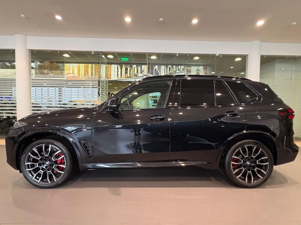 BMW X5 2025 — миниатюра 2