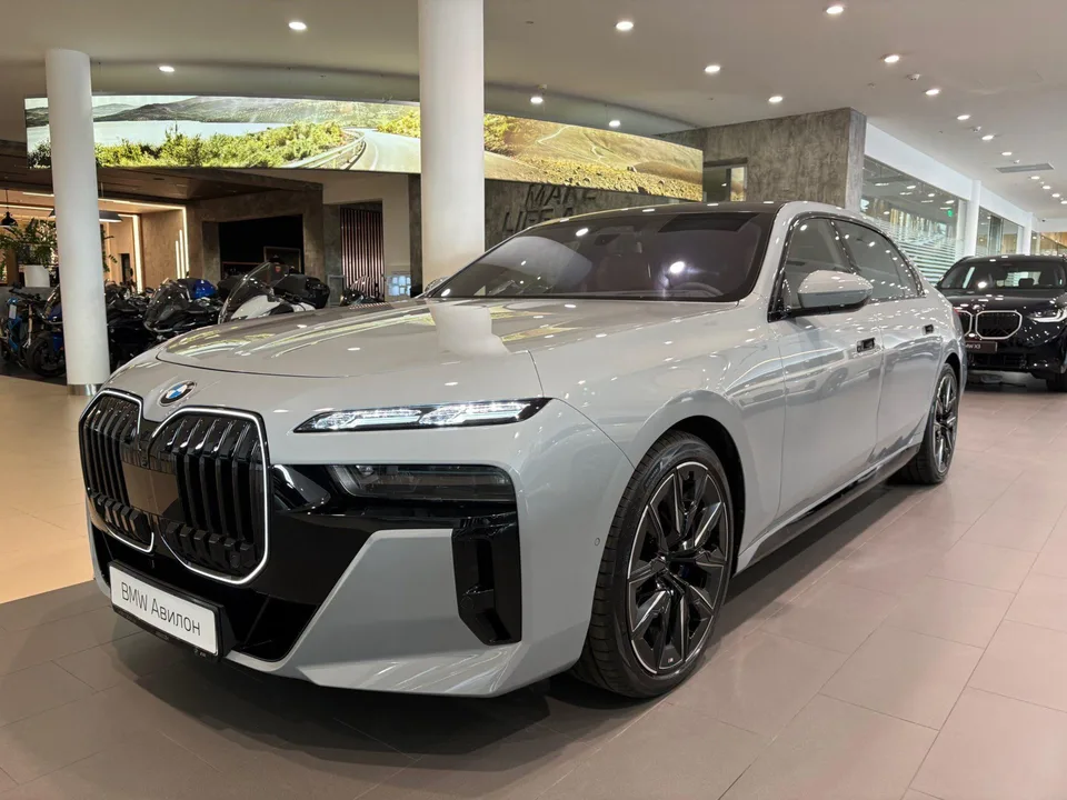 BMW 7 серия 2025 — фото 1, купить с доставкой в Москву