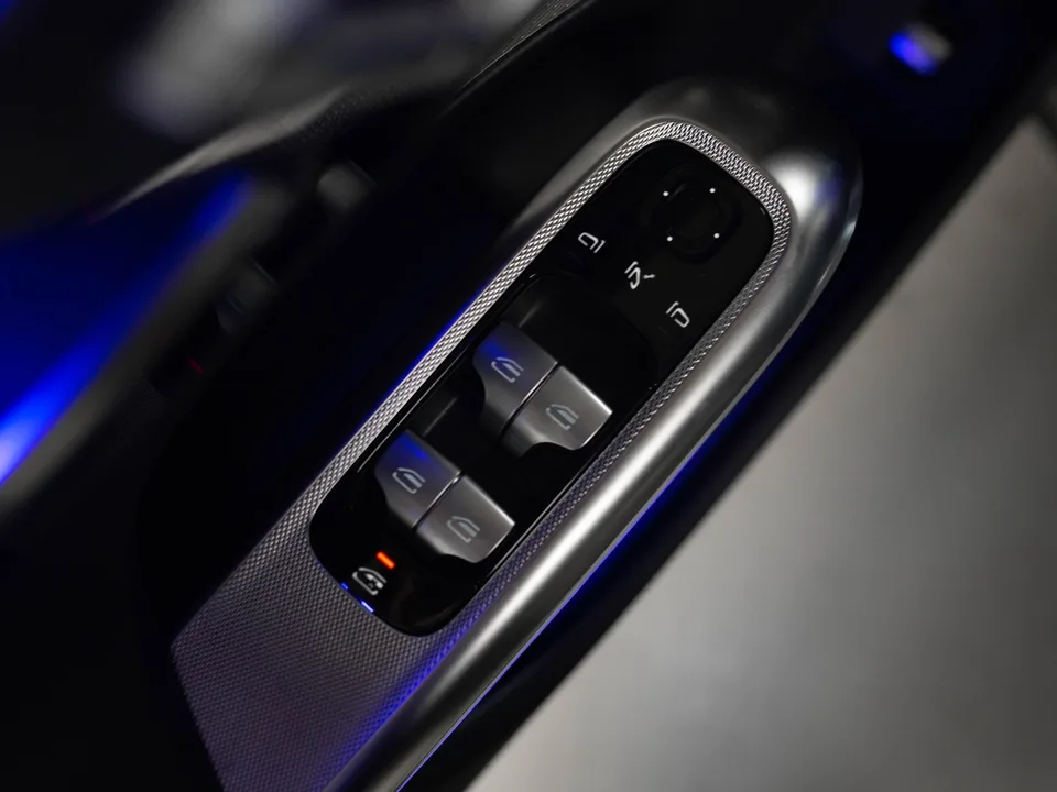 Mercedes-Benz E-Class 2025 — миниатюра 5