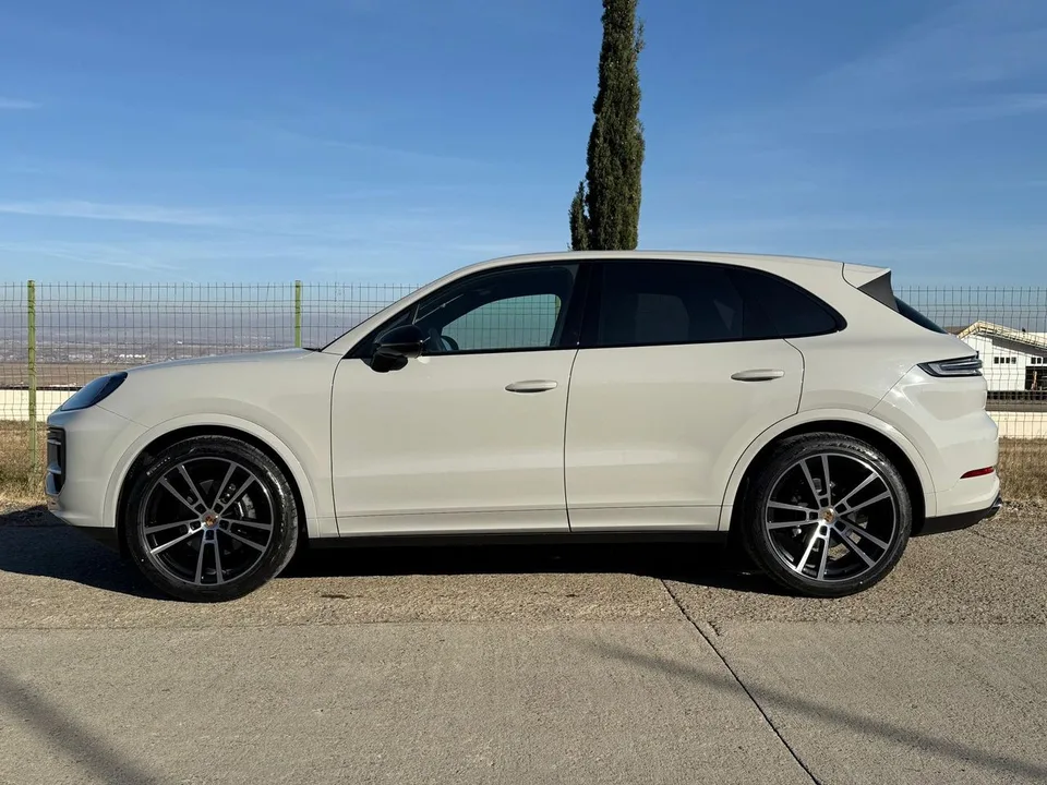 Porsche Cayenne 2025 — миниатюра 2