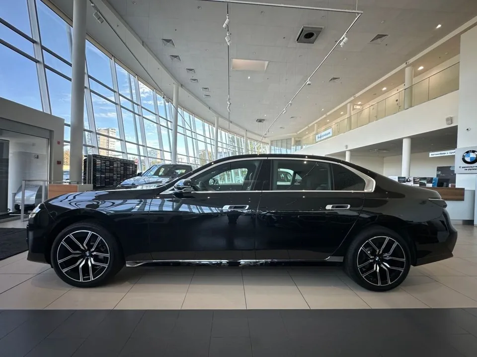 BMW 7 серия 2025 — миниатюра 3