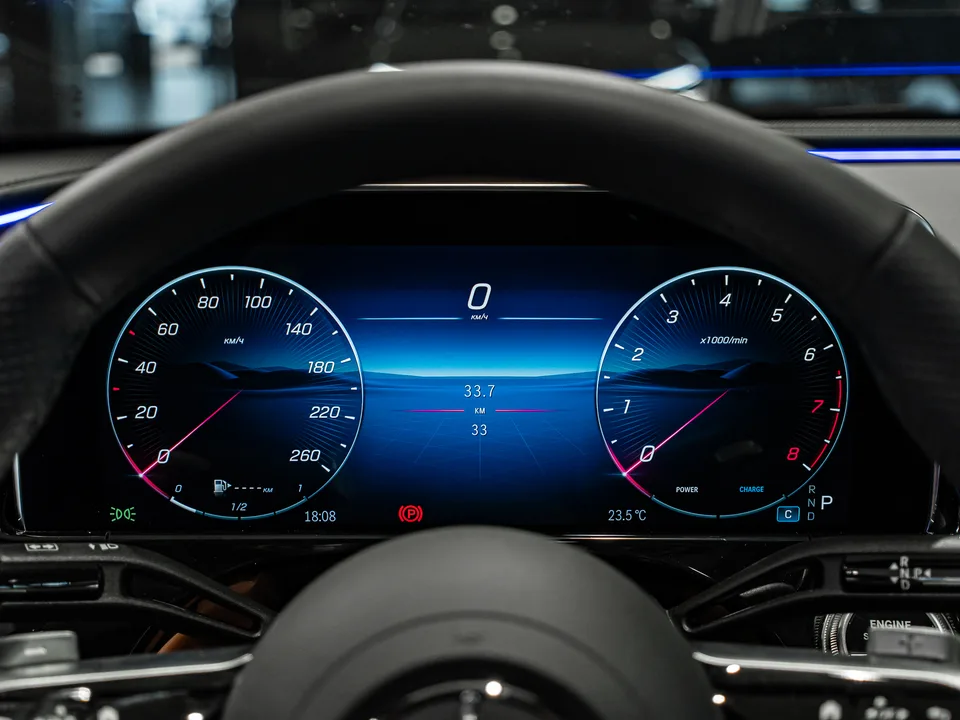 Mercedes-Benz E-Class 2025 — миниатюра 5