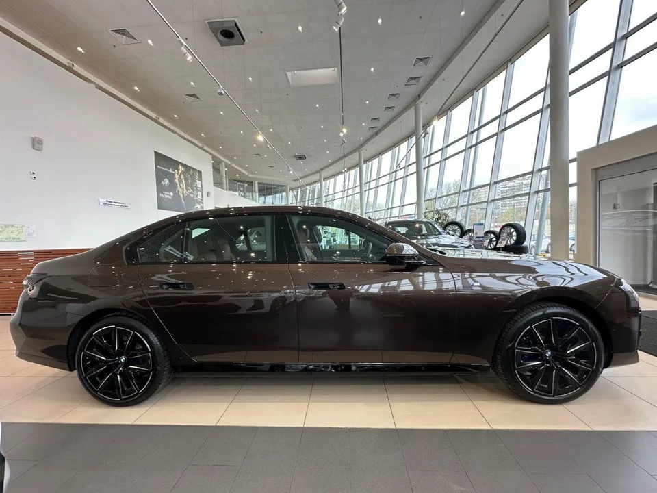 BMW 7 серия 2025 — миниатюра 3