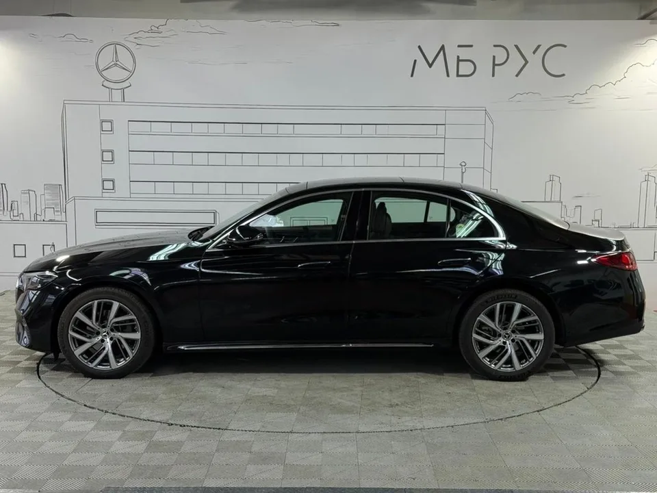 Mercedes-Benz E-Class 2025 — миниатюра 3