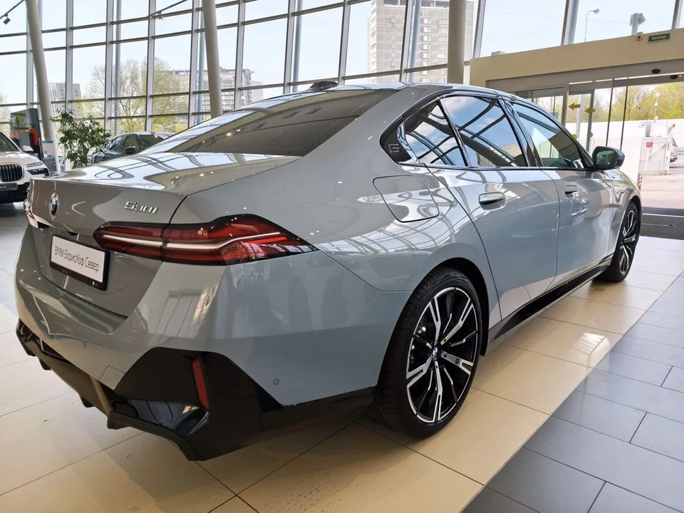 BMW 5 Series 2025 — миниатюра 2