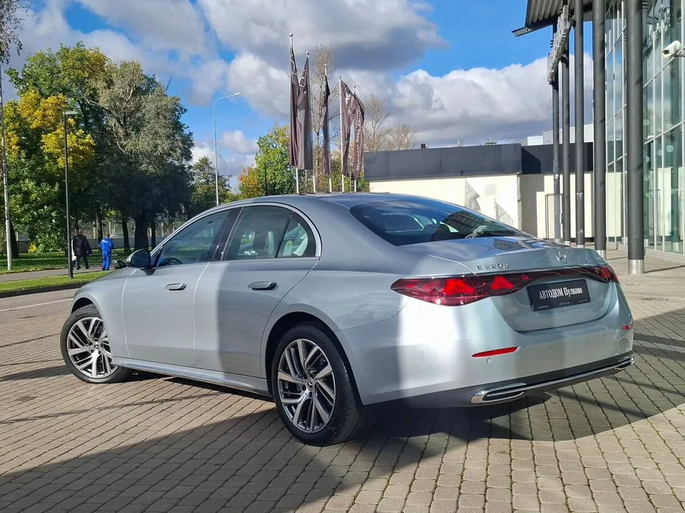 Mercedes-Benz E-Class 2024 — миниатюра 4