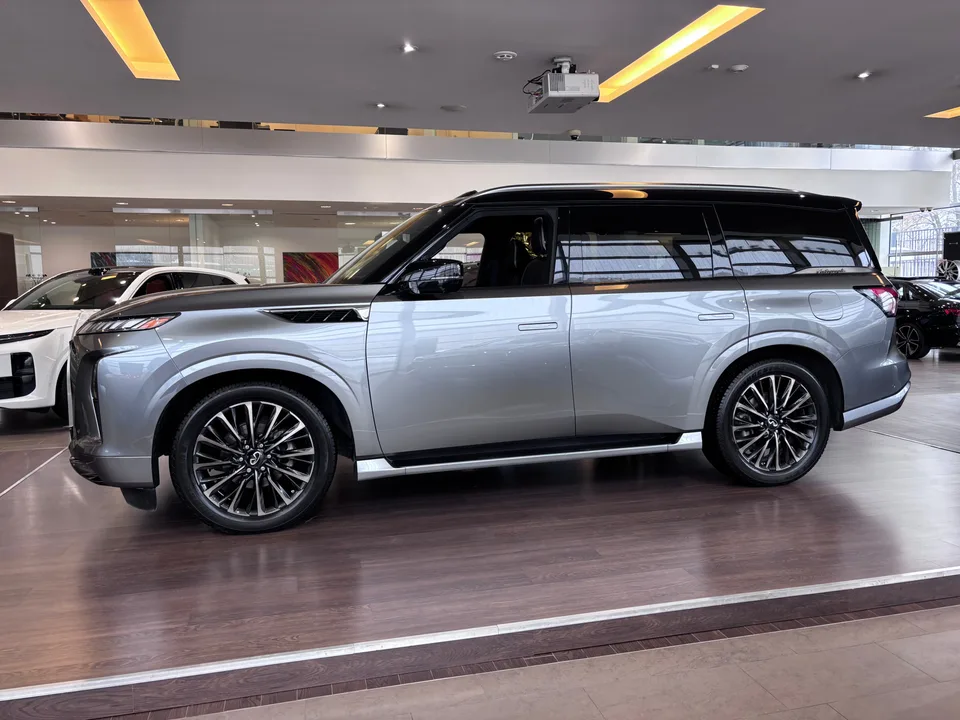 Infiniti QX80 2024 — миниатюра 3