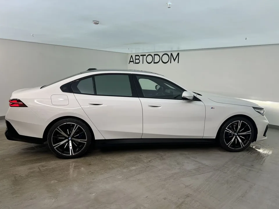 BMW 5 Series 2024 — миниатюра 5