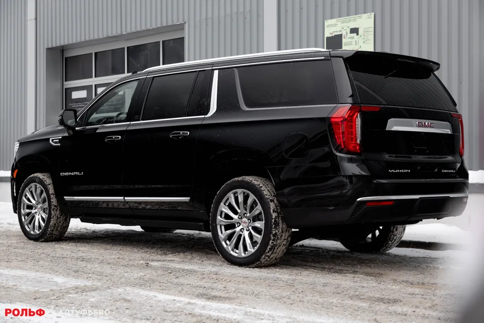 GMC Yukon 2023 — миниатюра 3