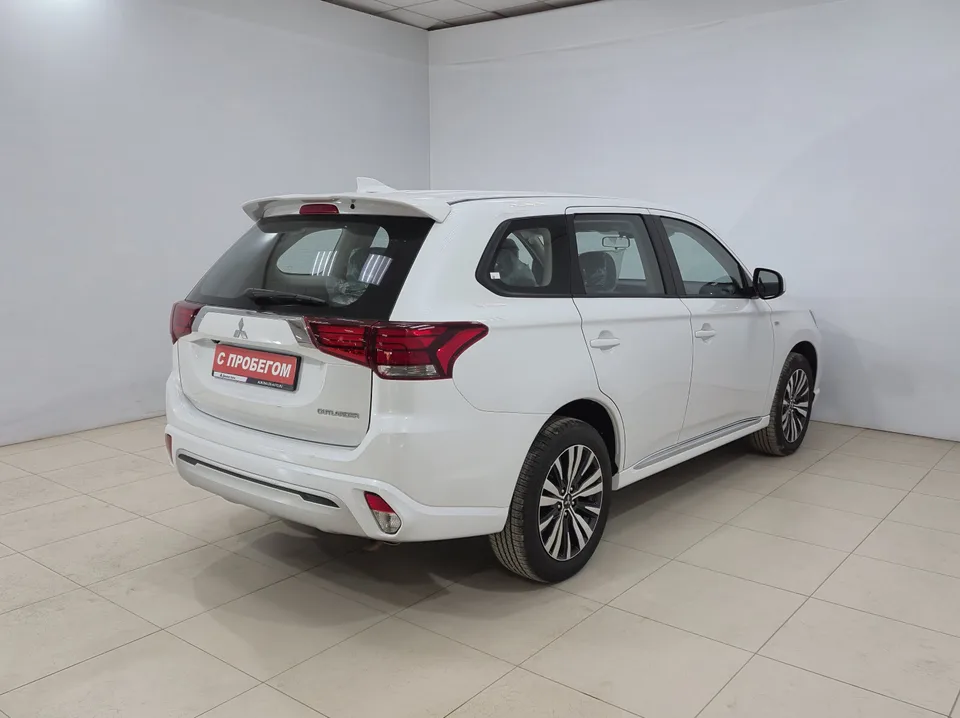 Mitsubishi Outlander 2022 — миниатюра 4