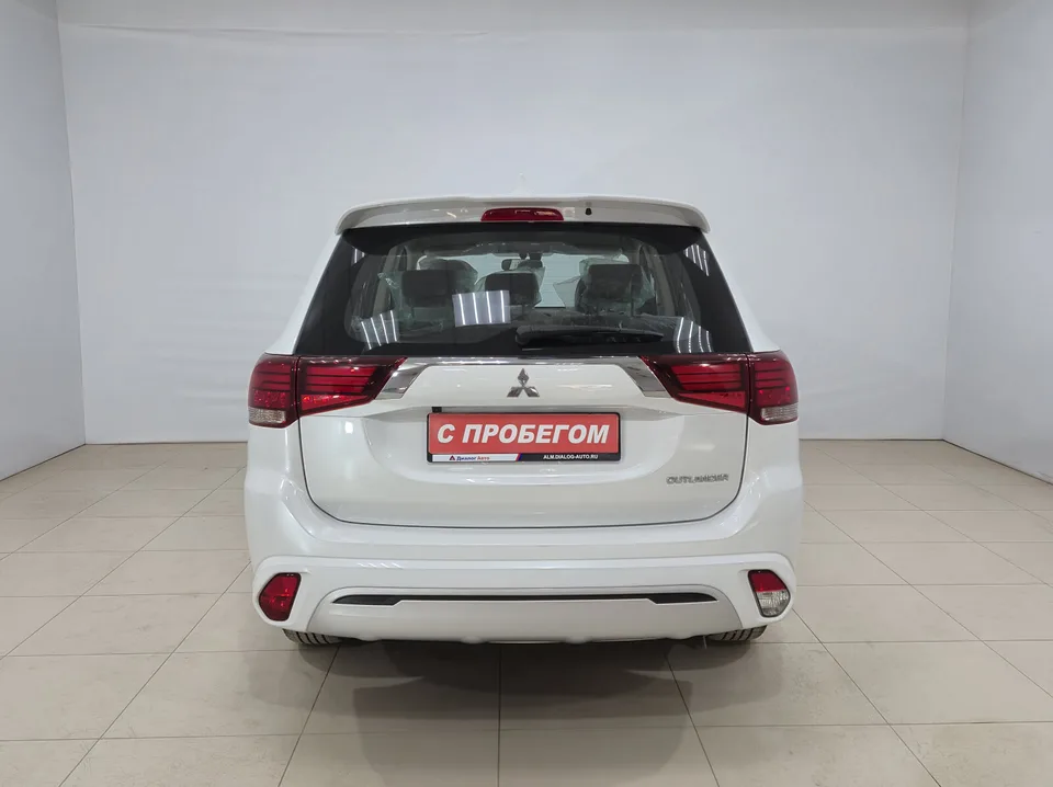 Mitsubishi Outlander 2022 — миниатюра 5