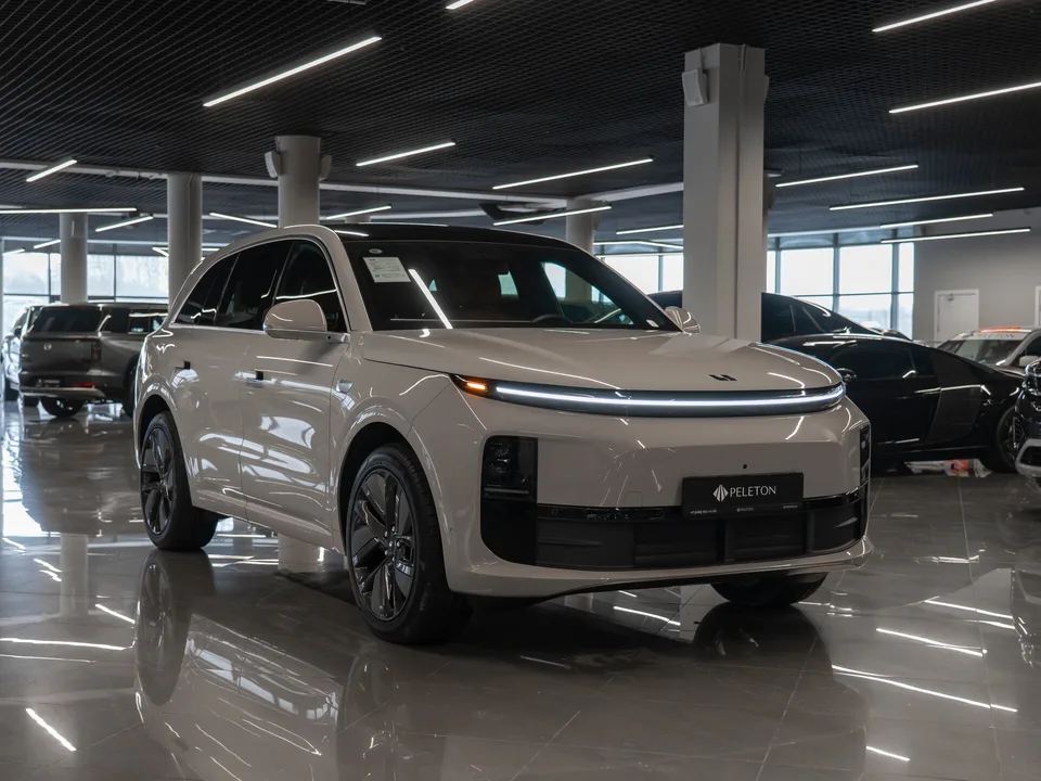 Li Xiang L6 2024 — миниатюра 2