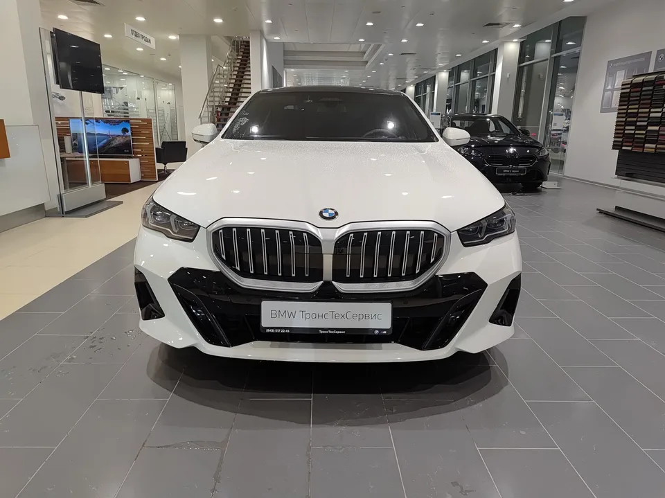 BMW 5 Series 2023 — миниатюра 2