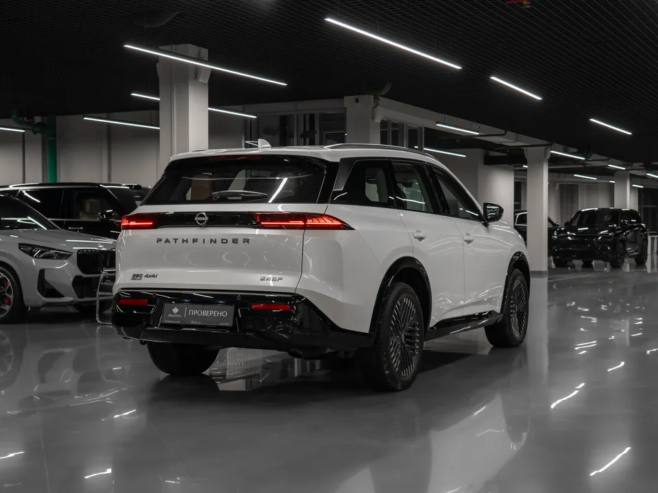 Nissan Pathfinder 2024 — миниатюра 5