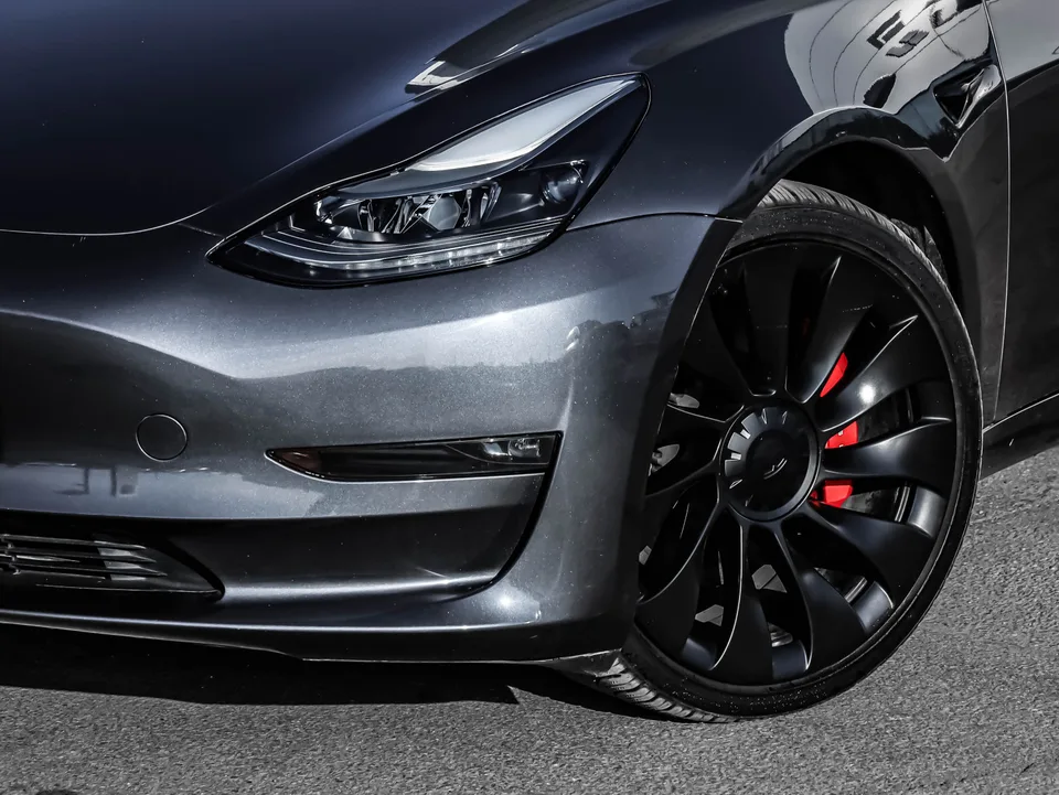 Tesla Model 3 2023 — миниатюра 3