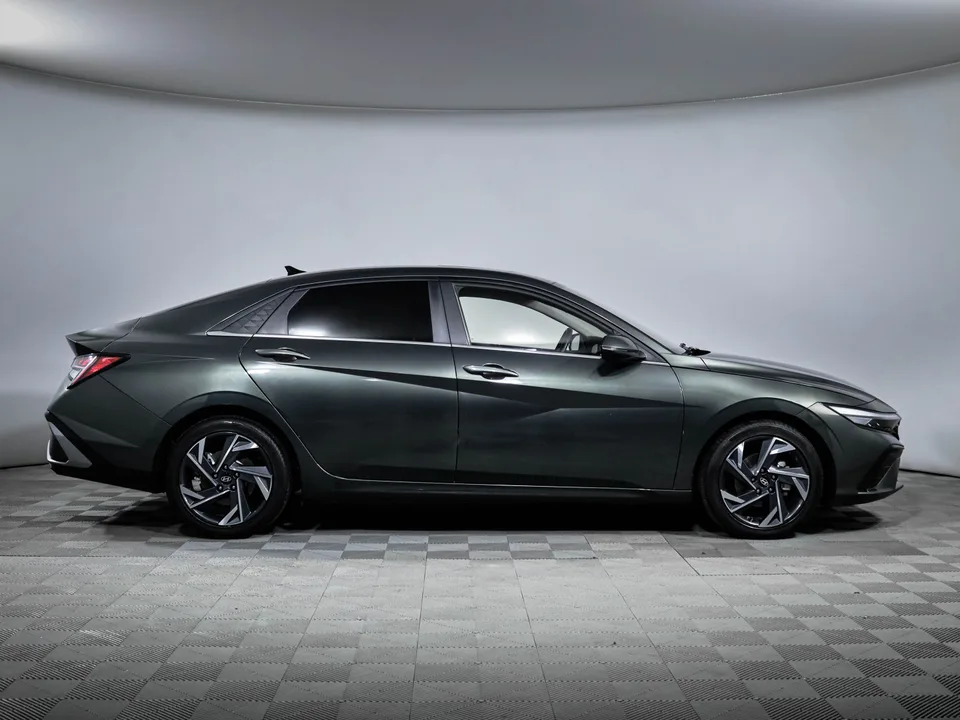 Hyundai Elantra 2023 — миниатюра 4