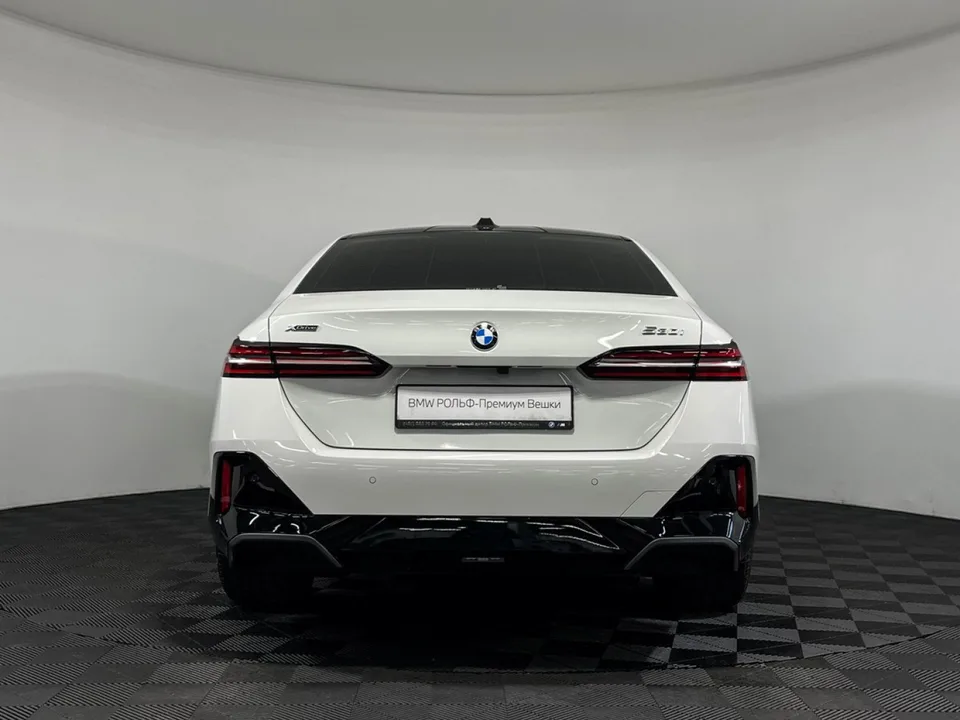 BMW 5 Series 2023 — миниатюра 4