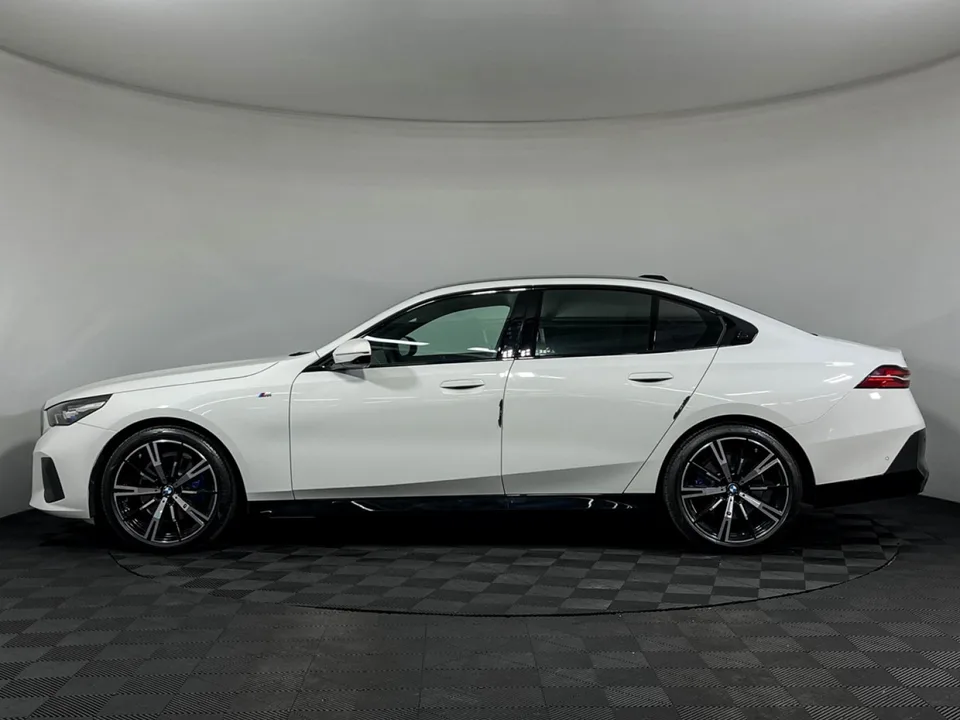 BMW 5 Series 2023 — миниатюра 5