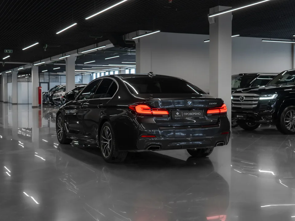 BMW 5 Series 2022 — миниатюра 4