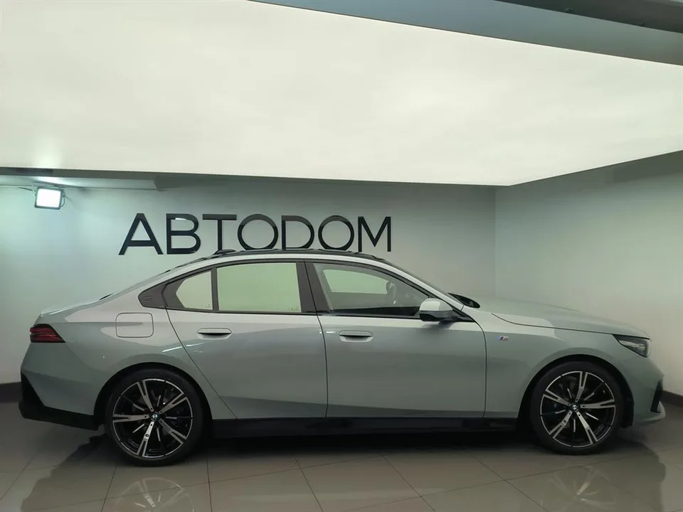 BMW 5 серия 2025 — миниатюра 3
