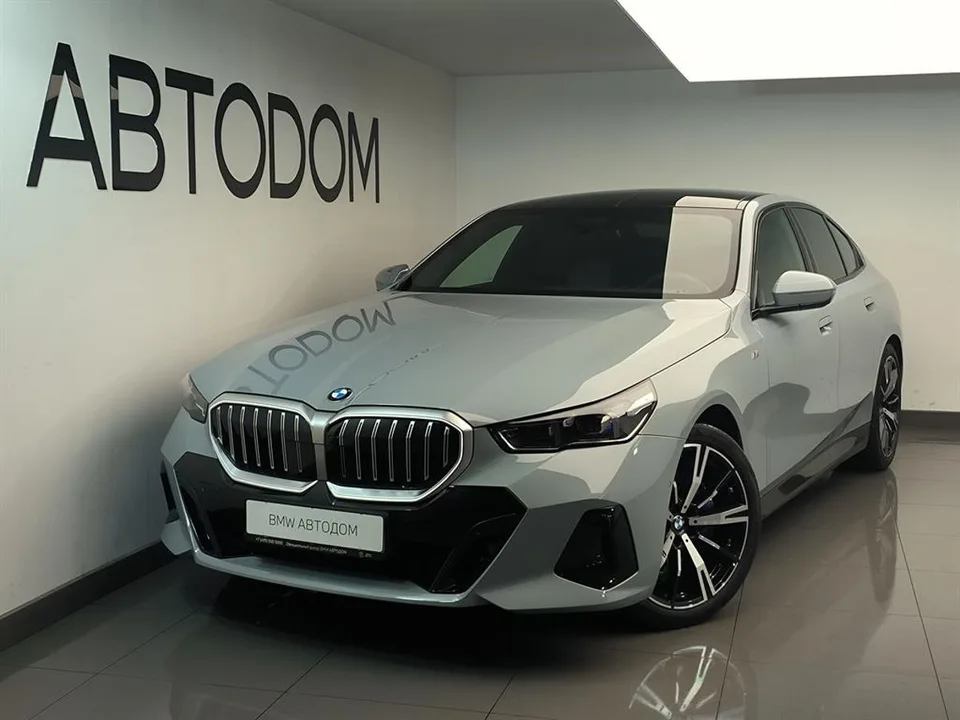 BMW 5 серия 2025 — фото 1, купить с доставкой в Москву
