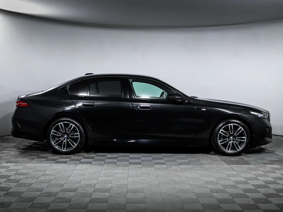 BMW 5 Series 2023 — миниатюра 4