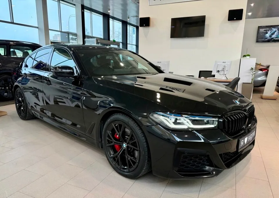 BMW 5 Series 2023 — миниатюра 3