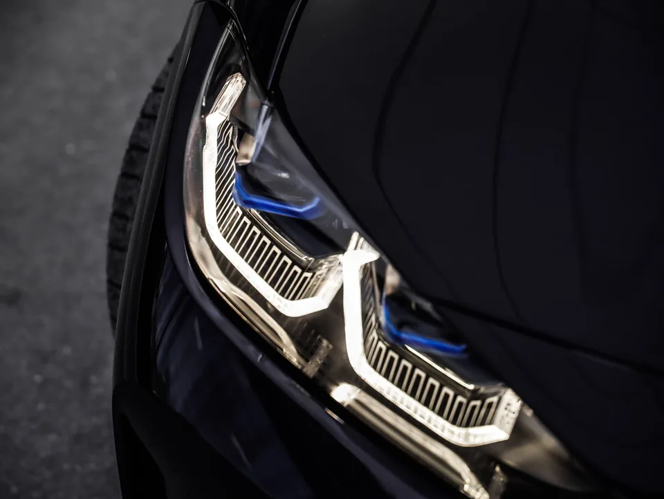 BMW M3 2023 — миниатюра 3