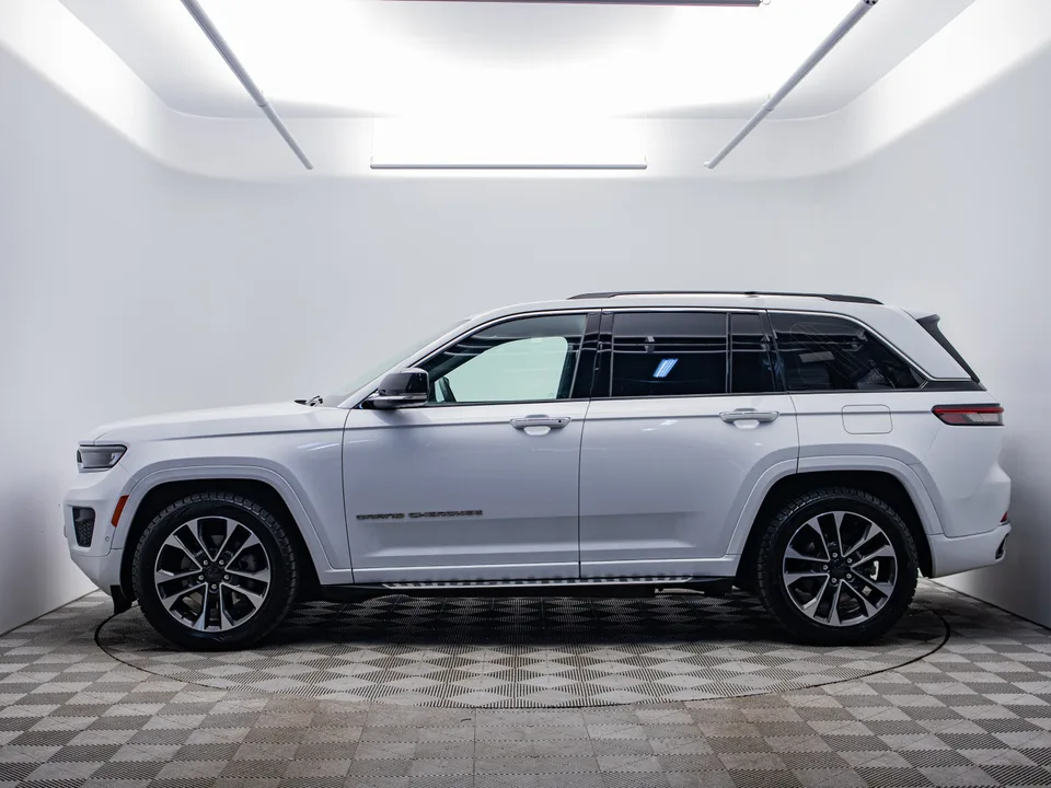 Jeep Grand Cherokee 2023 — миниатюра 2