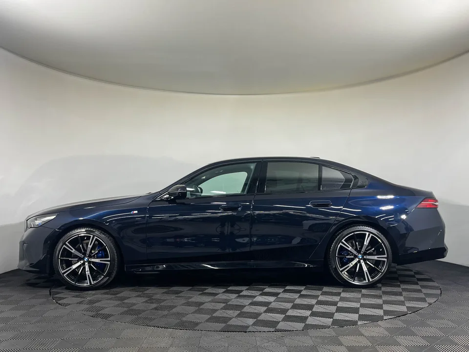 BMW 5 Series 2023 — миниатюра 5