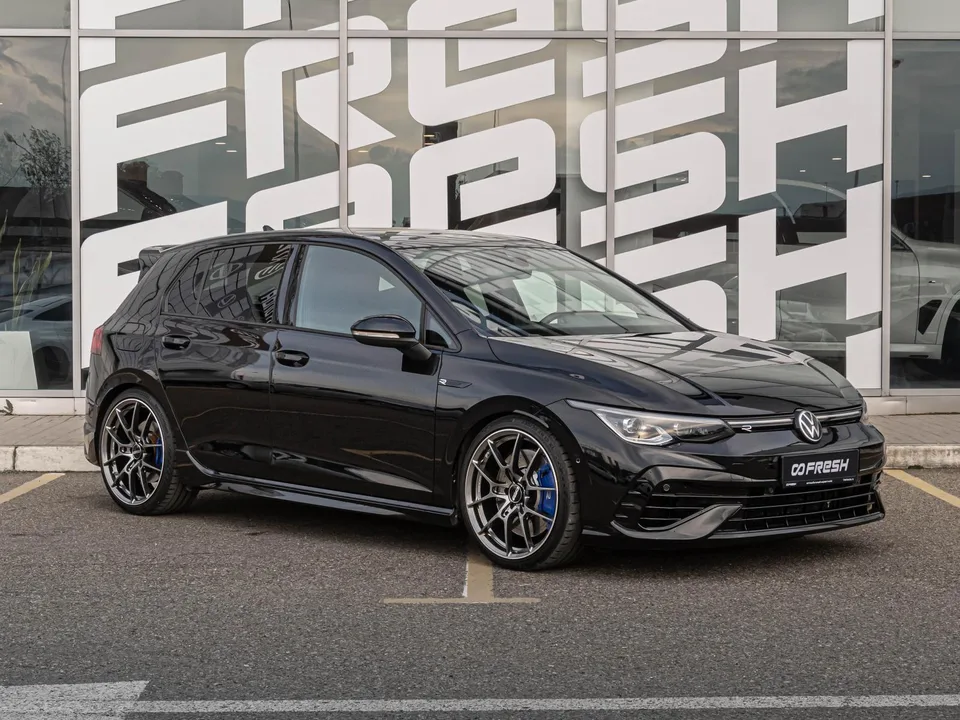 Volkswagen Golf R 2023 — фото 1, купить с доставкой в Москву