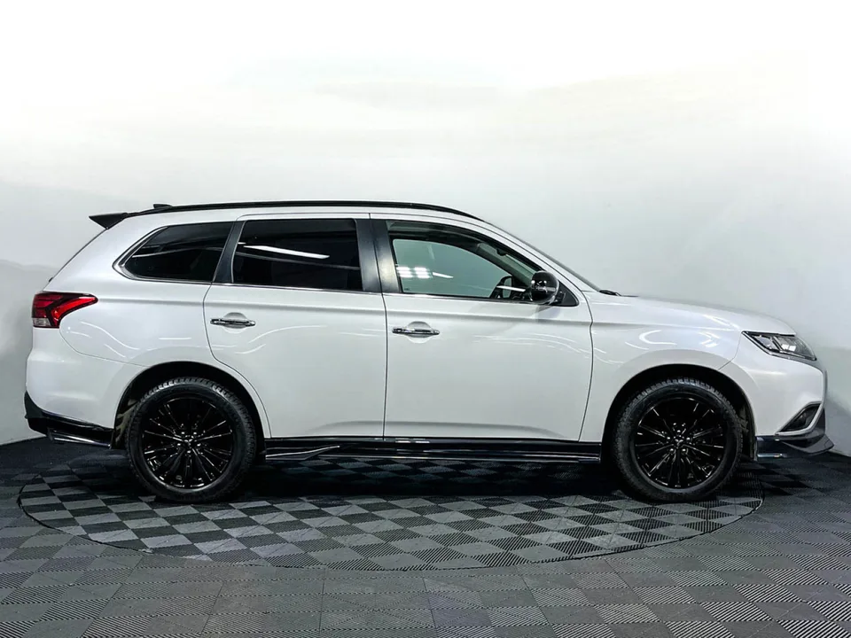 Mitsubishi Outlander 2022 — миниатюра 4