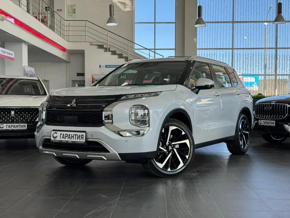 Mitsubishi Outlander 2022 — фото 1, купить с доставкой в Москву