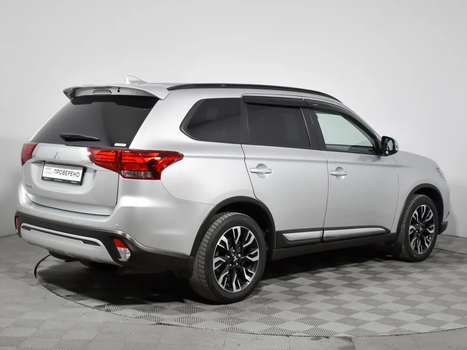 Mitsubishi Outlander 2022 — миниатюра 5