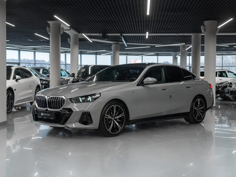 BMW 5 серия 2025 — фото 1, купить с доставкой в Москву