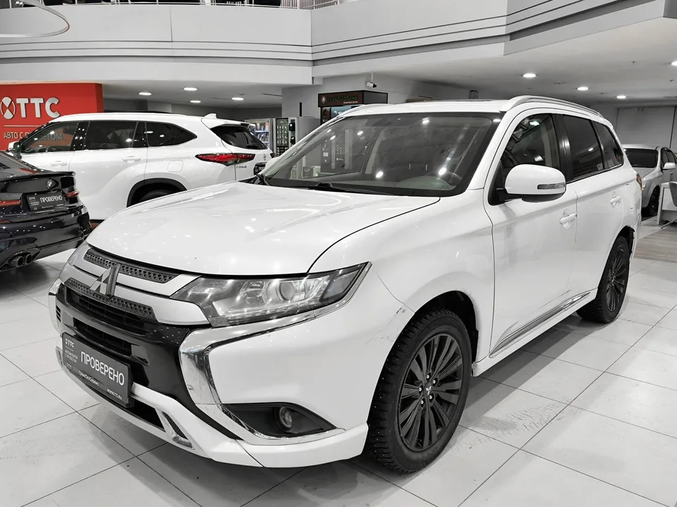 Mitsubishi Outlander 2022 — фото 1, купить с доставкой в Москву