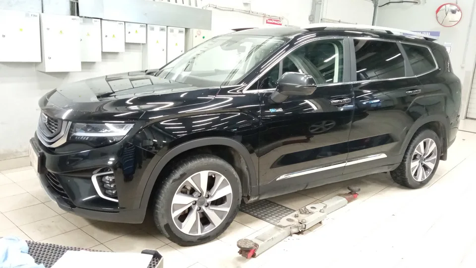 Geely Okavango 2023 — фото 1, купить с доставкой в Москву