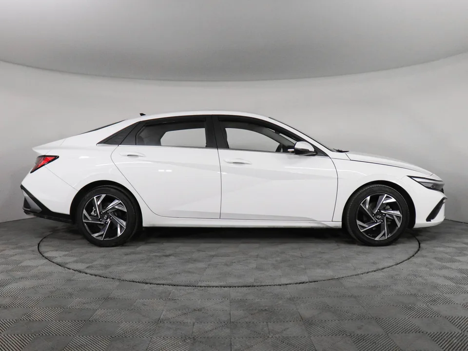 Hyundai Elantra 2024 — миниатюра 4