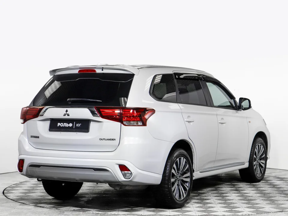 Mitsubishi Outlander 2022 — миниатюра 4