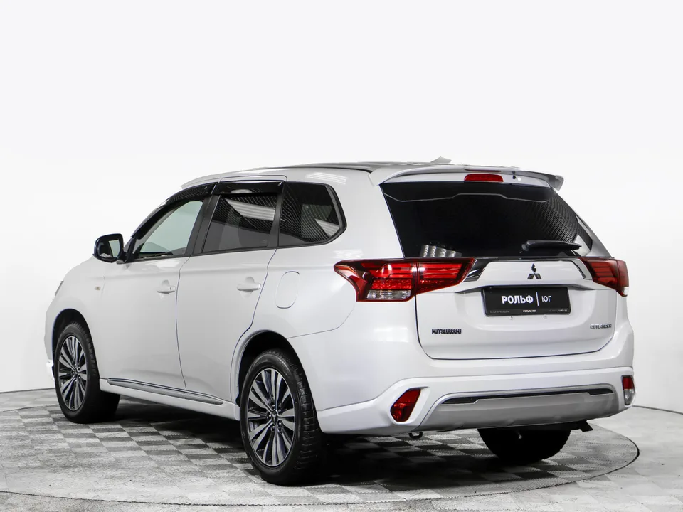 Mitsubishi Outlander 2022 — миниатюра 5