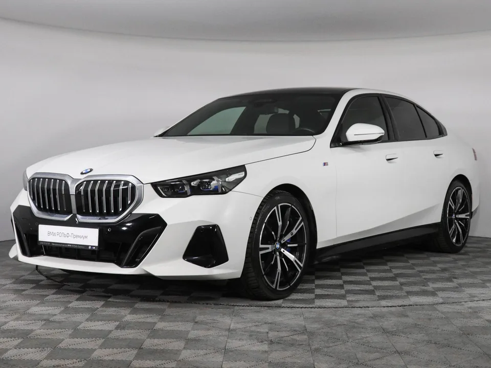 BMW 5 серия 2023 — фото 1, купить с доставкой в Москву